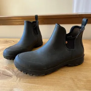 BOGS REBOUND SAUVIE SLIP ON BOOT MEN 9 RUGGED DURABLE WEATHER CHEMICAL RESISTANT