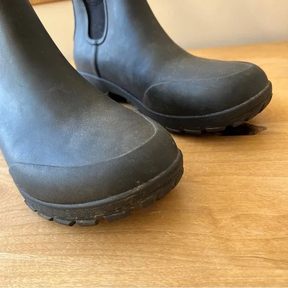 BOGS REBOUND SAUVIE SLIP ON BOOT MEN 9 RUGGED DURABLE WEATHER CHEMICAL RESISTANT