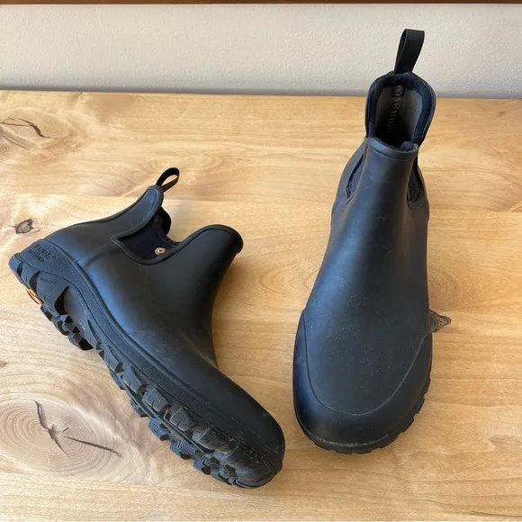 BOGS REBOUND SAUVIE SLIP ON BOOT MEN 9 RUGGED DURABLE WEATHER CHEMICAL RESISTANT