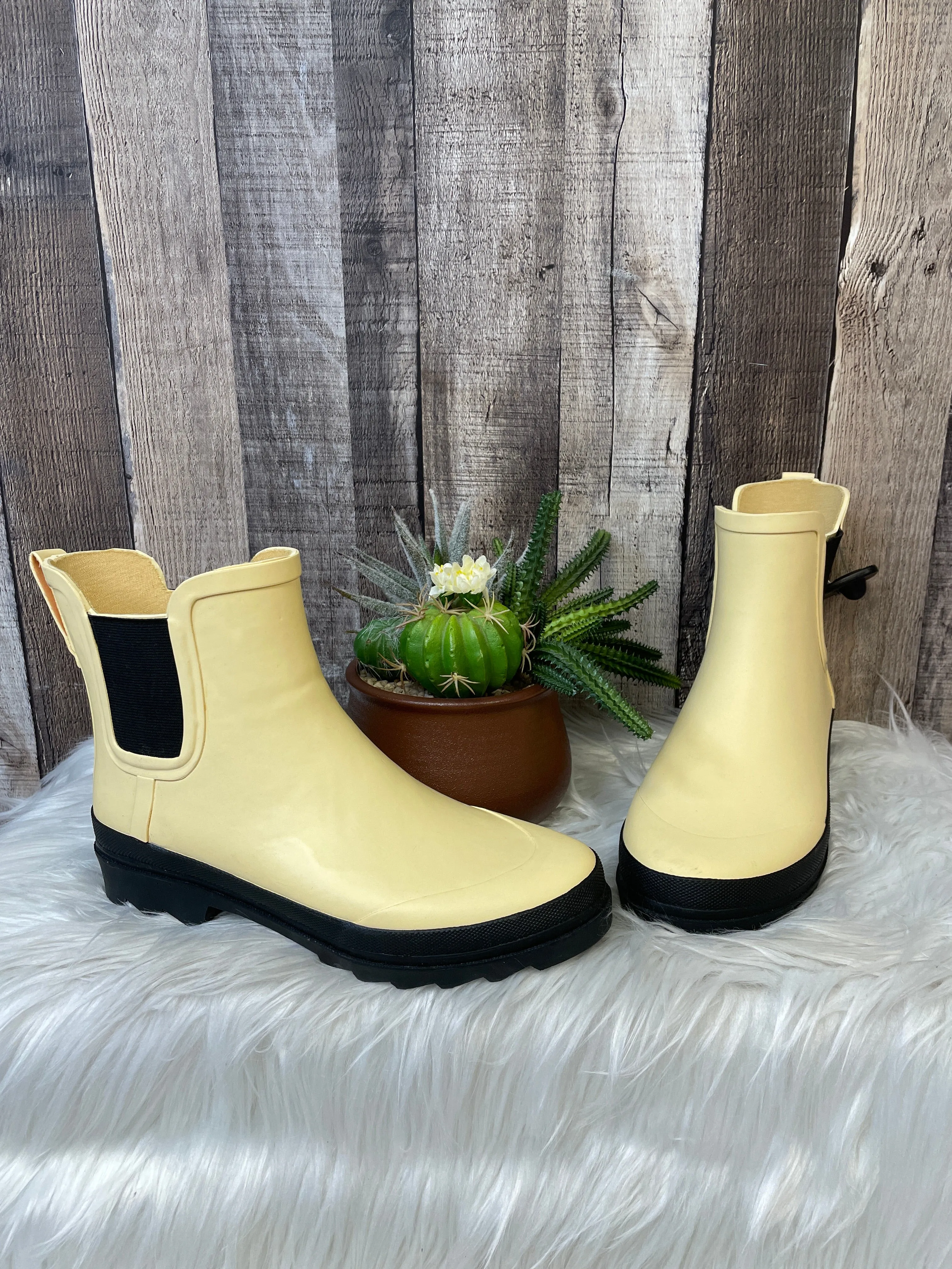 Boots Rain By J Crew  Size: 8