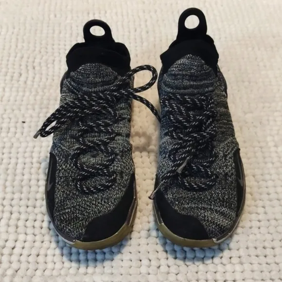 Boy's Nike Kevin Durant Black Gray Sneaker Shoes Size 4.5 GUC #3148