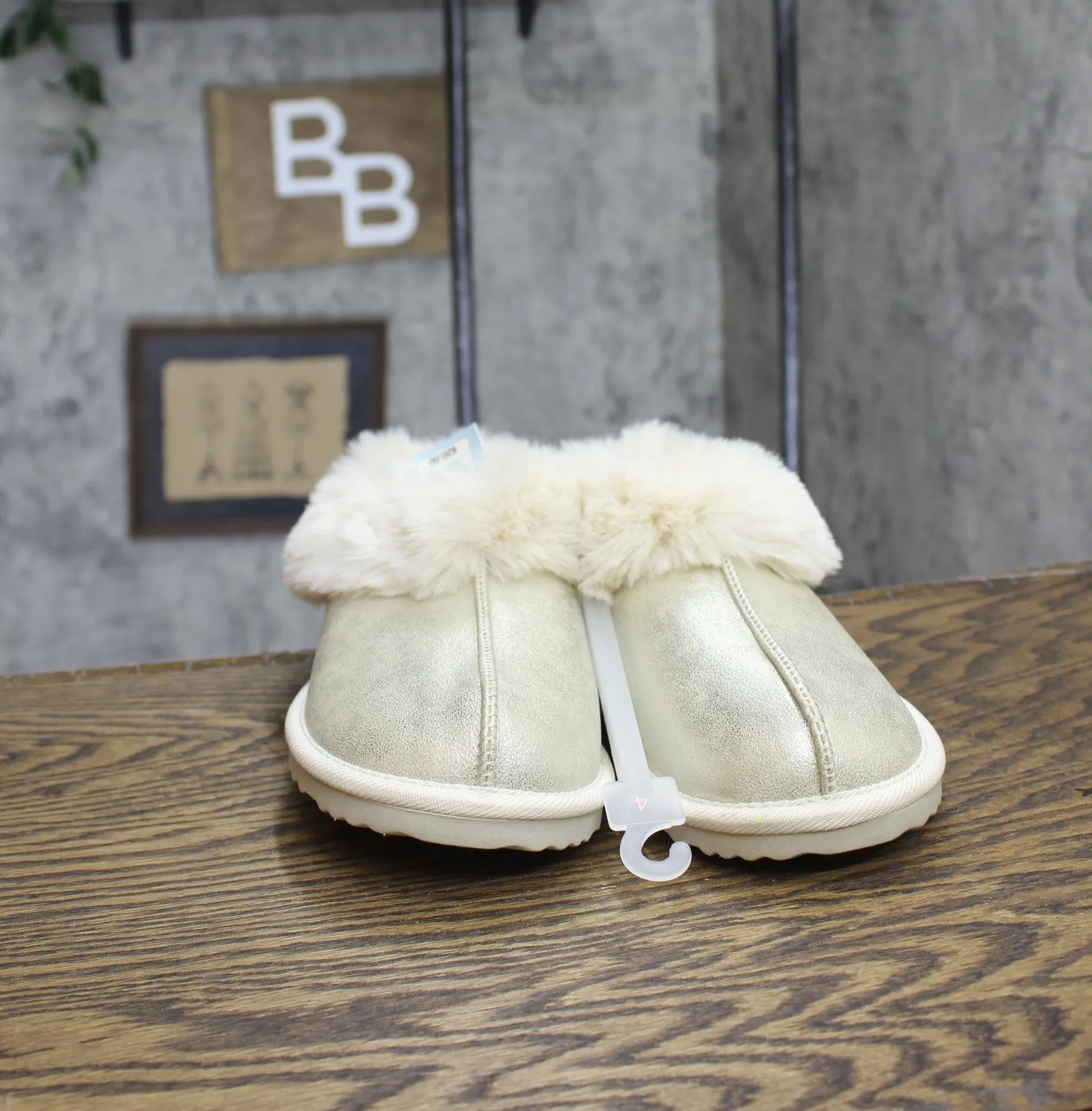 Cat & Jack Kids Girls Mollie Faux Fur Cuff Scuff Slippers 91307158 Gold Yellow 4