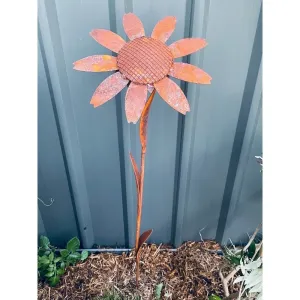 Decorative Rust Daisy Garden Stake