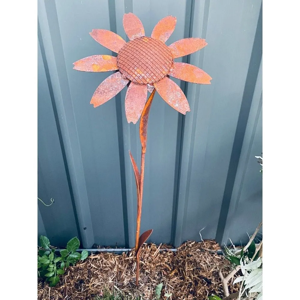 Decorative Rust Daisy Garden Stake