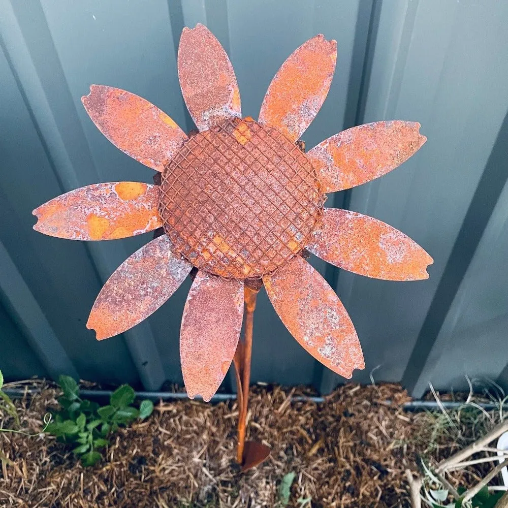 Decorative Rust Daisy Garden Stake