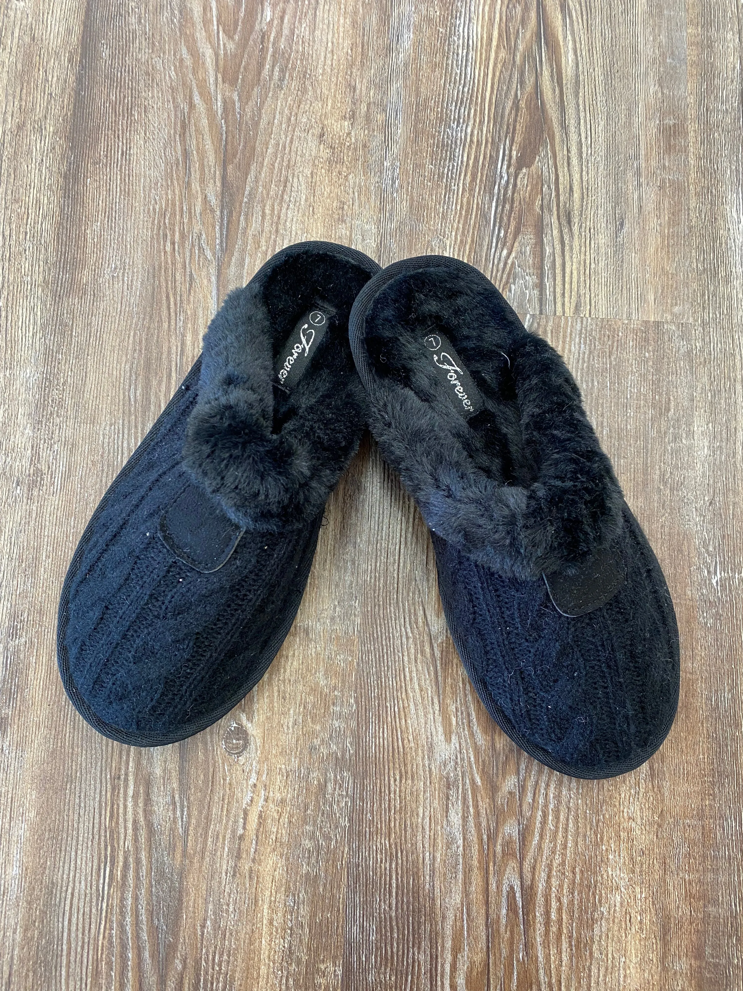 Fuzzy Closed Toe Slippers