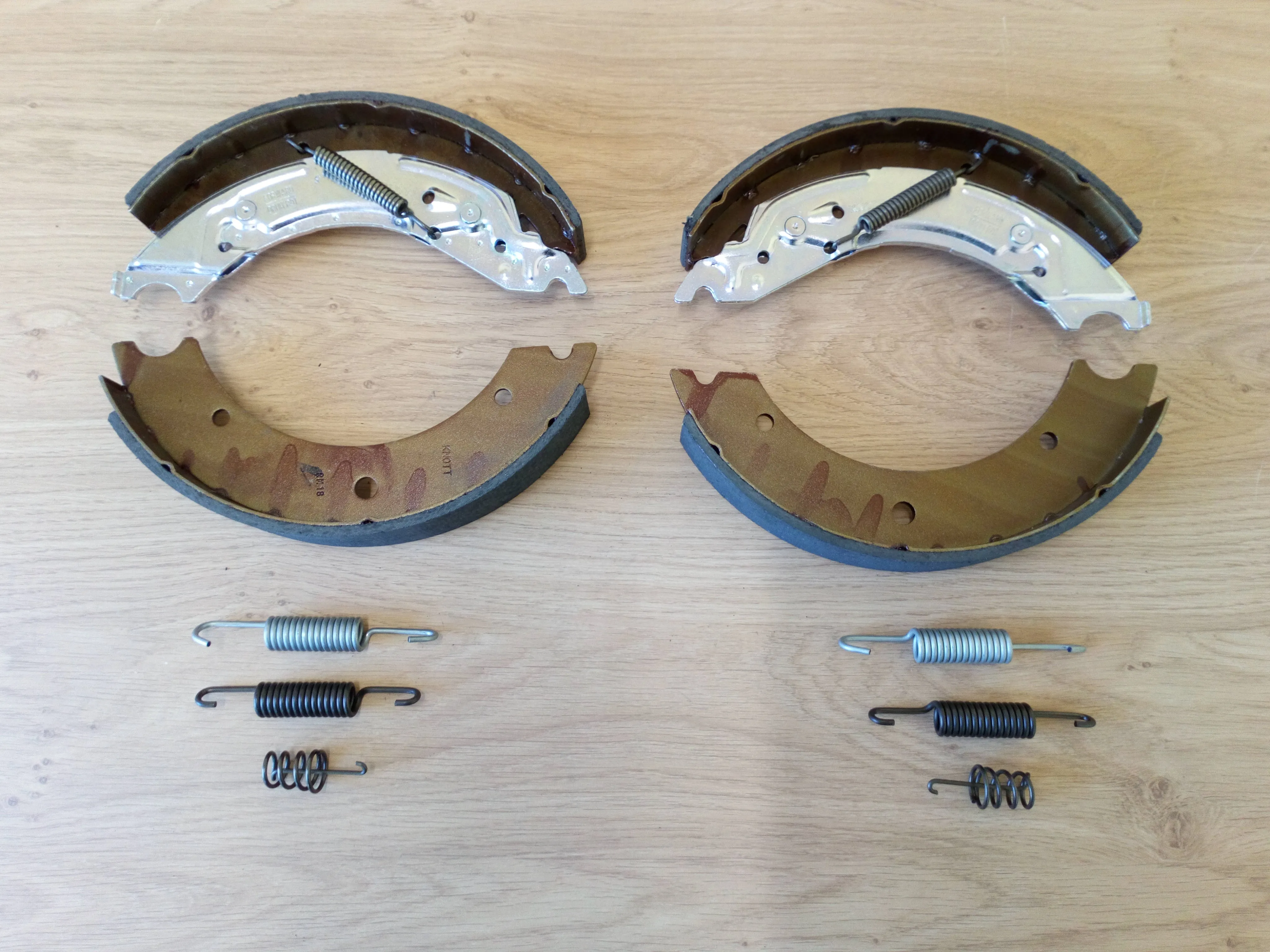 Genuine Knott-Avonride 250 x 40 Brake Shoe Kit (1 Axle Set)