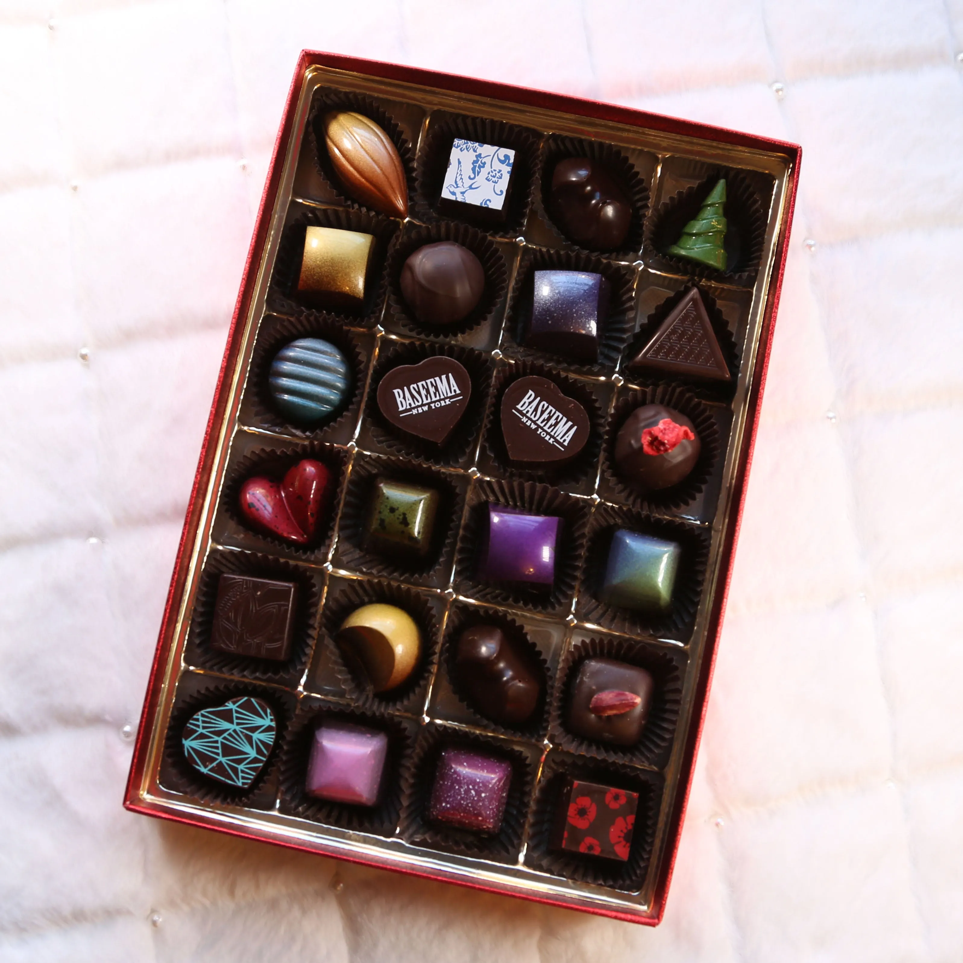 Handcrafted Crafted Seasonal Treasures 24-Piece