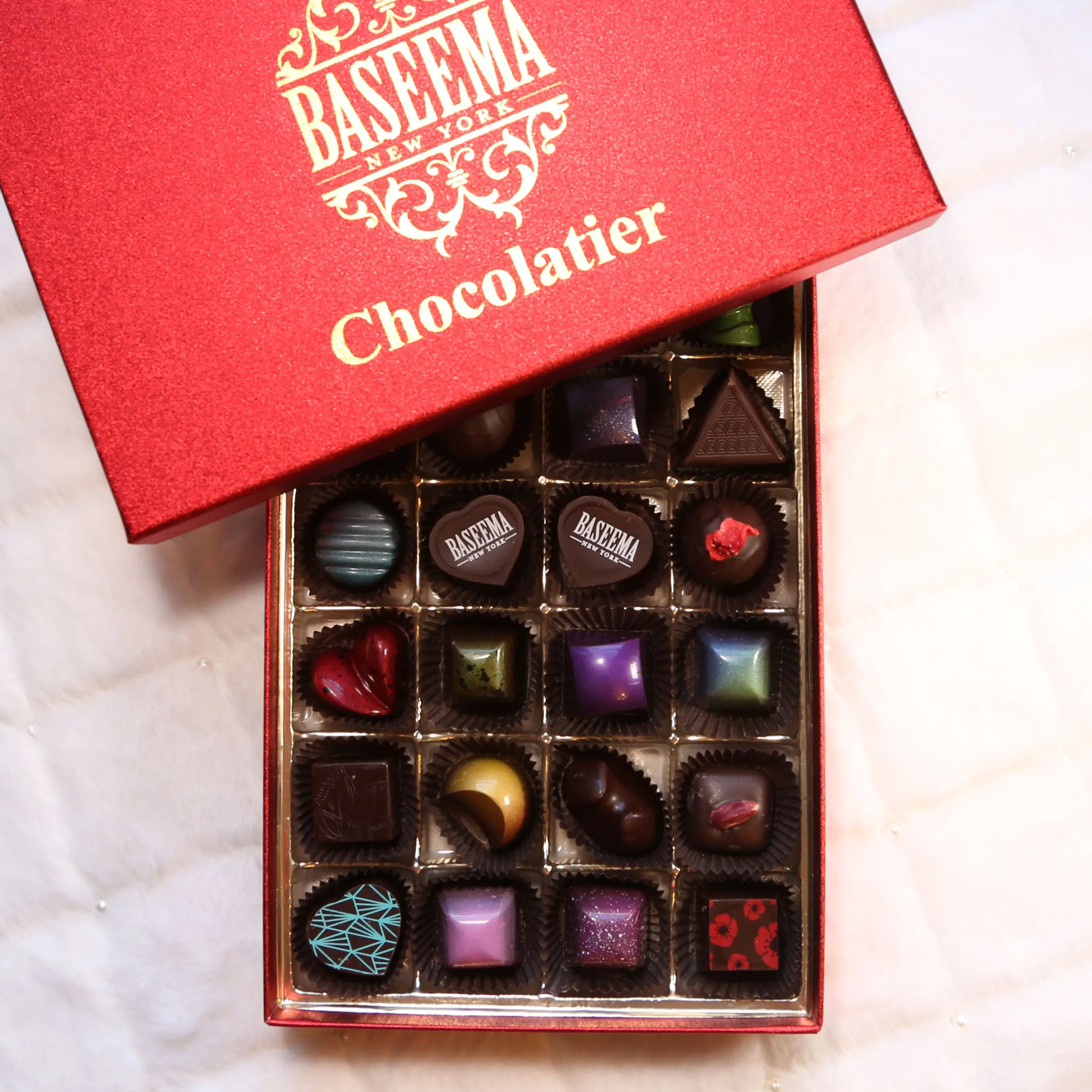 Handcrafted Crafted Seasonal Treasures 24-Piece