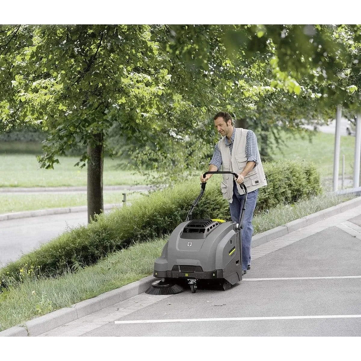 Karcher Petrol Walk-behind Vacuum Sweeper - KM 75/40 W P
