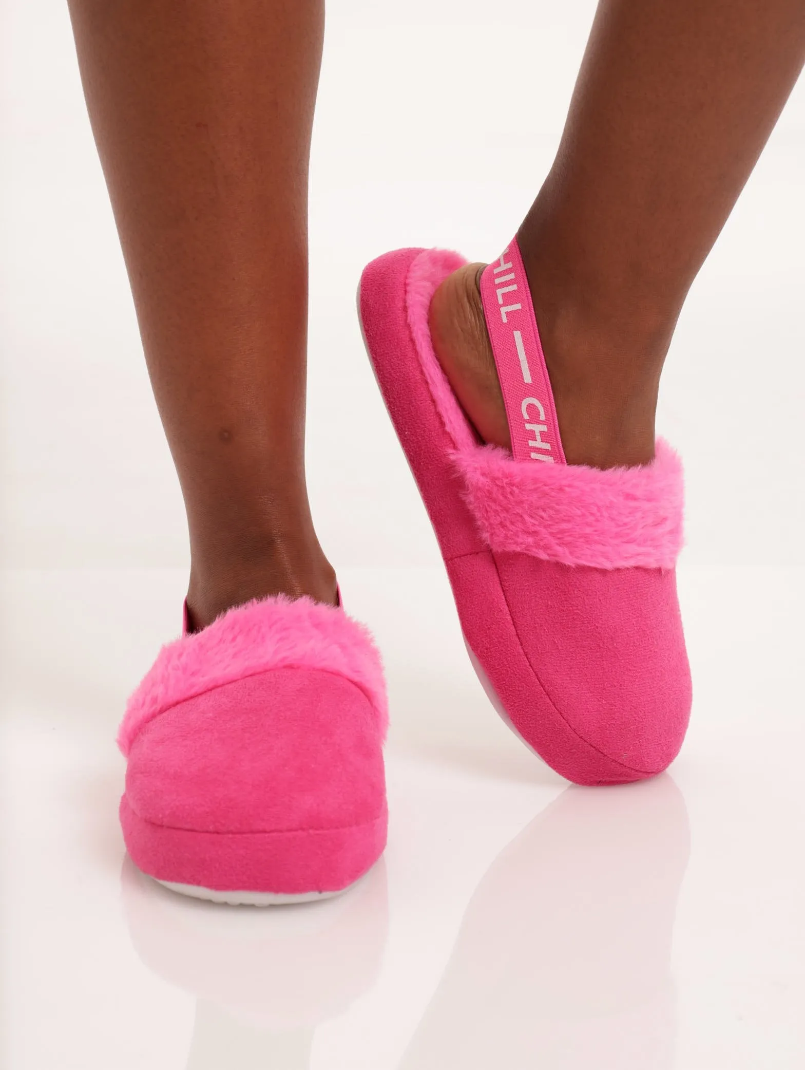 Ladies Closed Toe Slipper - Pink Voltage
