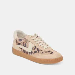Leopard Kicks