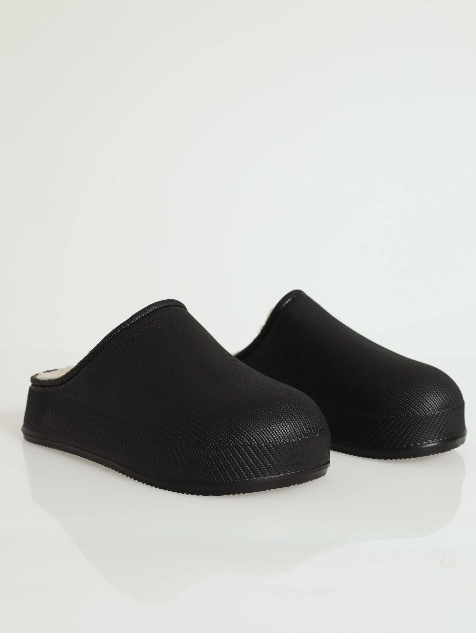 Lined Closed Toe Eva Clog - Black