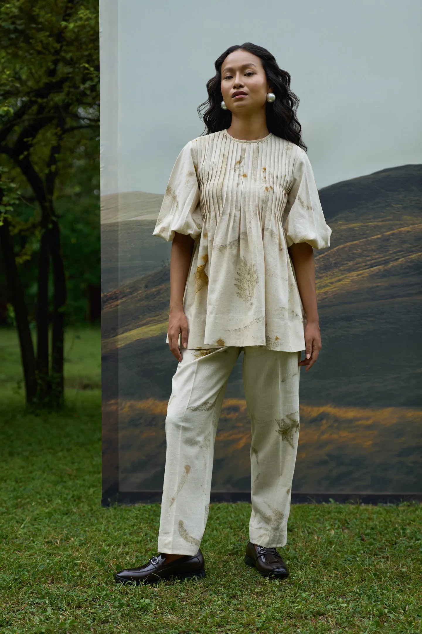 Live Leafy Pintucks Top with Sleeves