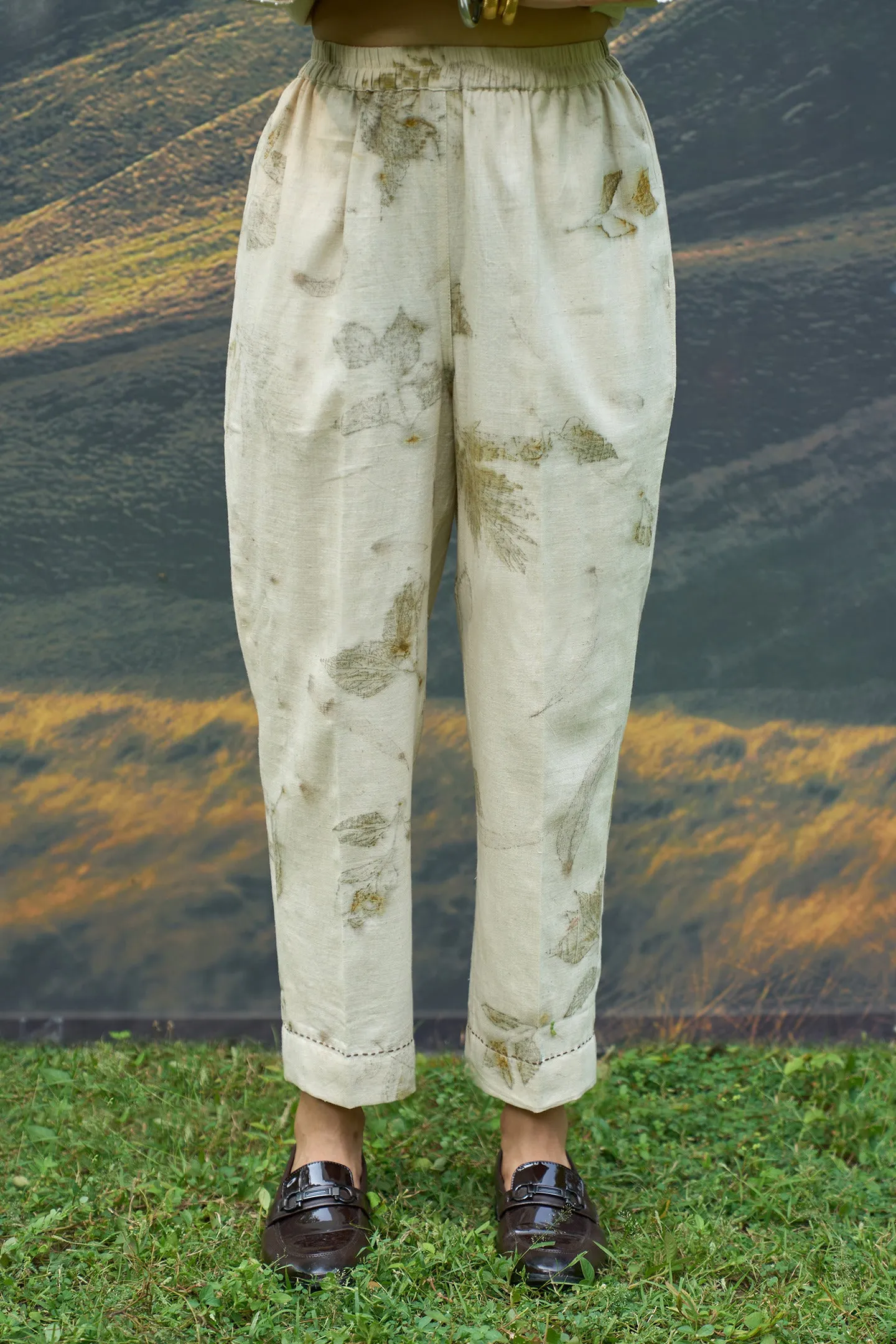 Live Leafy V Neck Kurta & Pyjama Pants