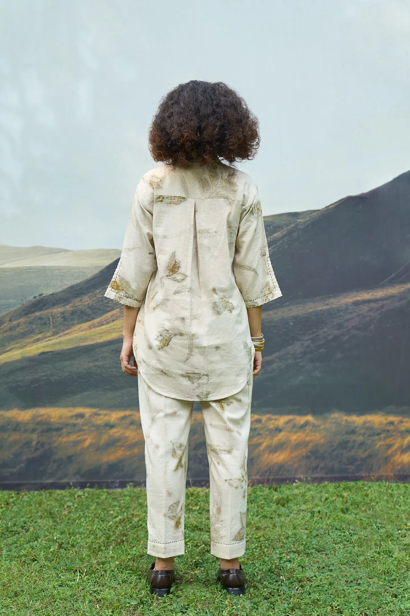 Live Leafy V Neck Kurta & Pyjama Pants