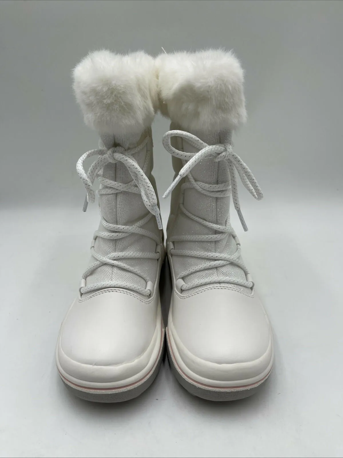 NWOB Girl’s Kelly & Katie Noelle Snow Boots White Size 5M - Like New