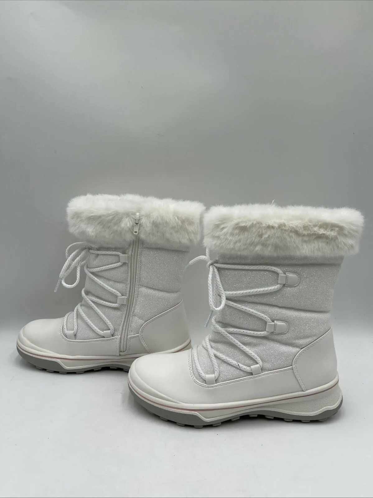 NWOB Girl’s Kelly & Katie Noelle Snow Boots White Size 5M - Like New