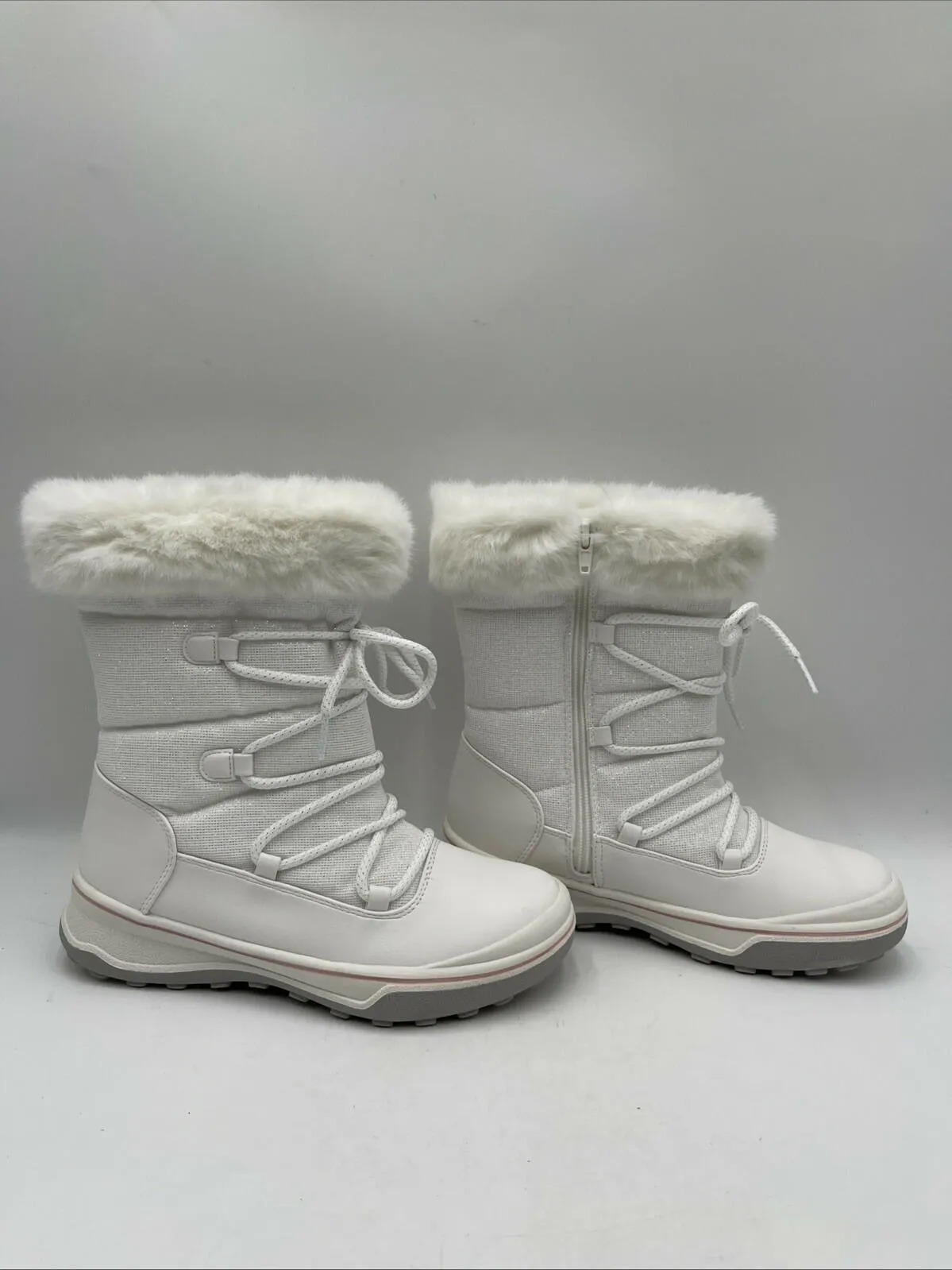 NWOB Girl’s Kelly & Katie Noelle Snow Boots White Size 5M - Like New