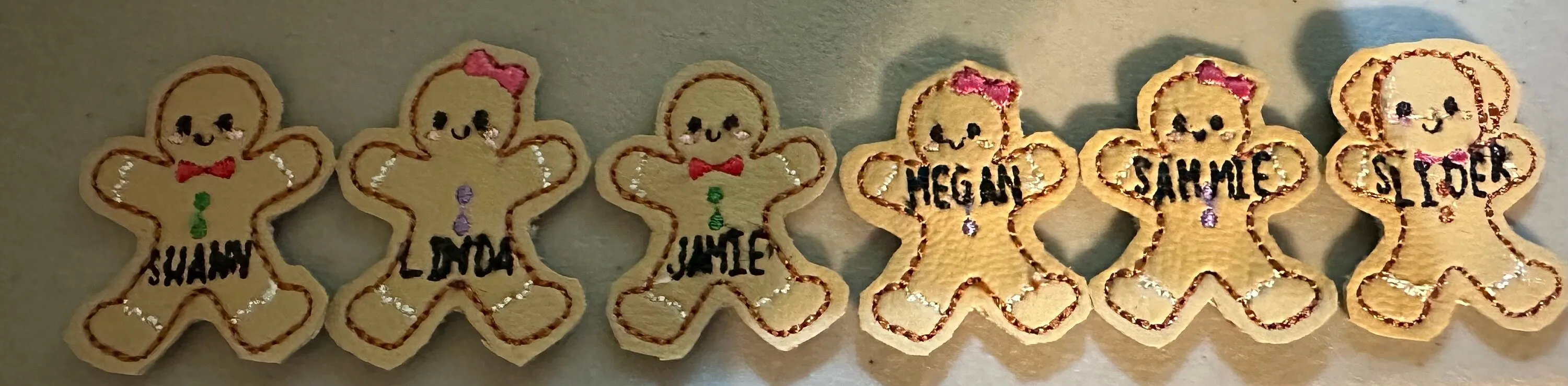 Personalized Gingerbread Family Hanging Christmas Shaker Ornament - Family Name Ornament - Christmas Tree Decoration - Gift for Family