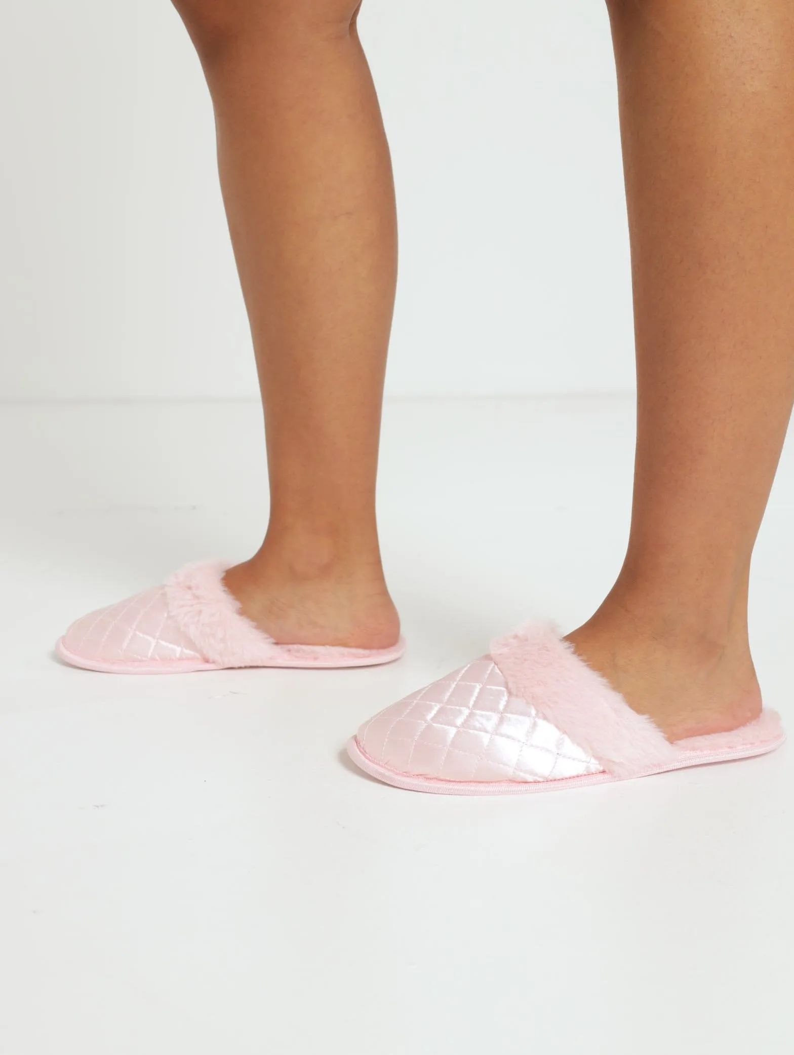 Quilted Closed Toe Slipper - Blush