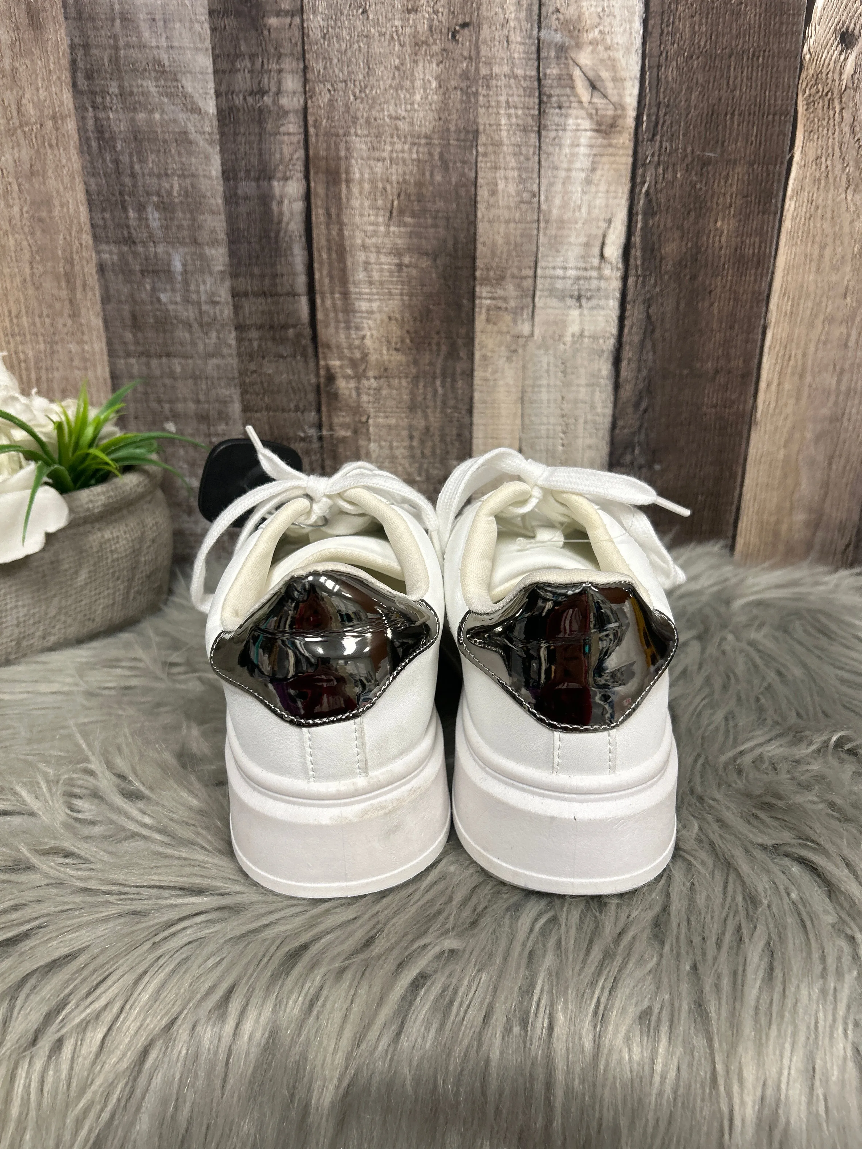 Shoes Sneakers By Madden Girl In White, Size: 8.5
