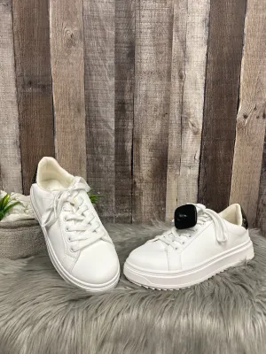 Shoes Sneakers By Madden Girl In White, Size: 8.5