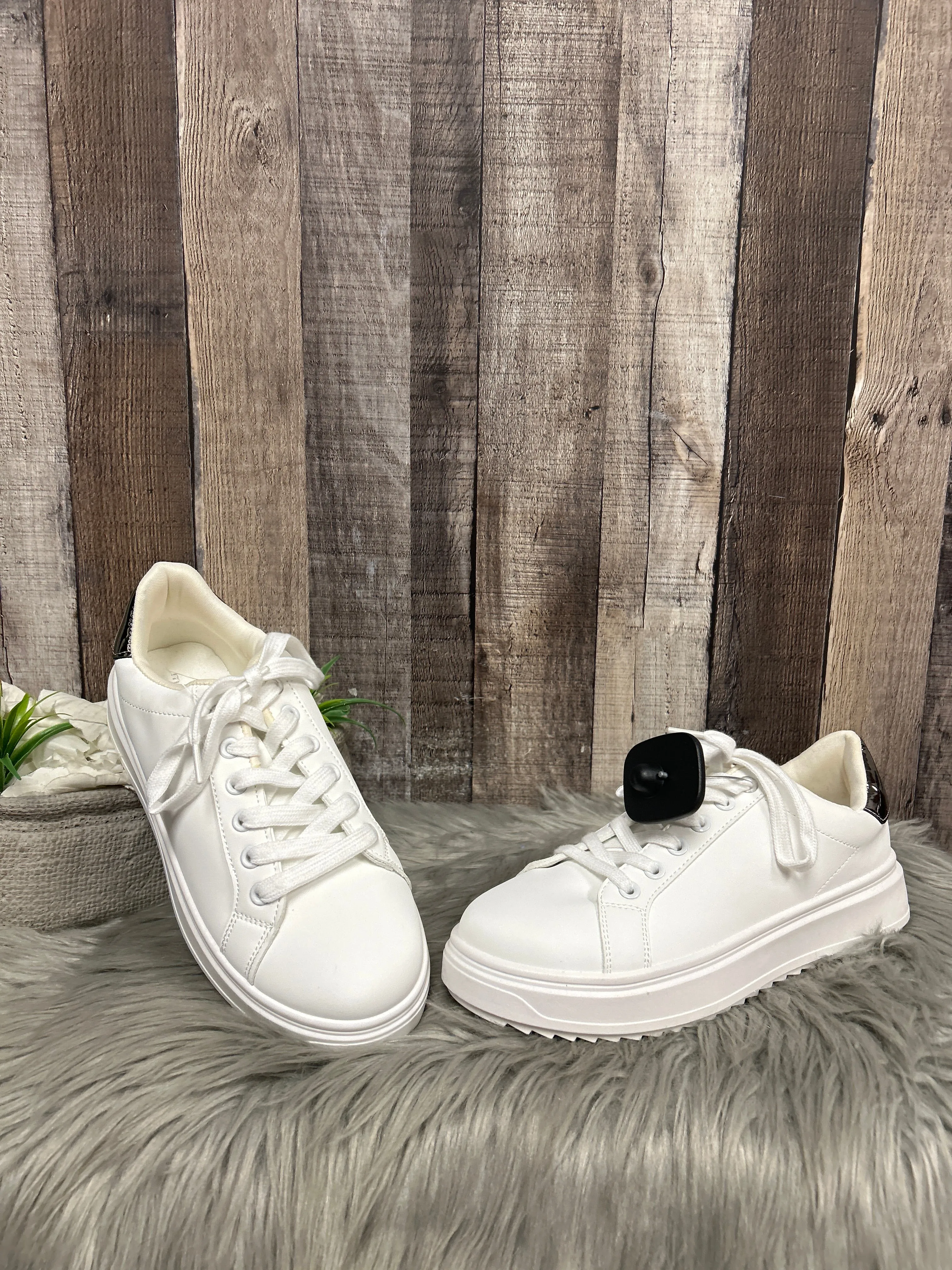 Shoes Sneakers By Madden Girl In White, Size: 8.5