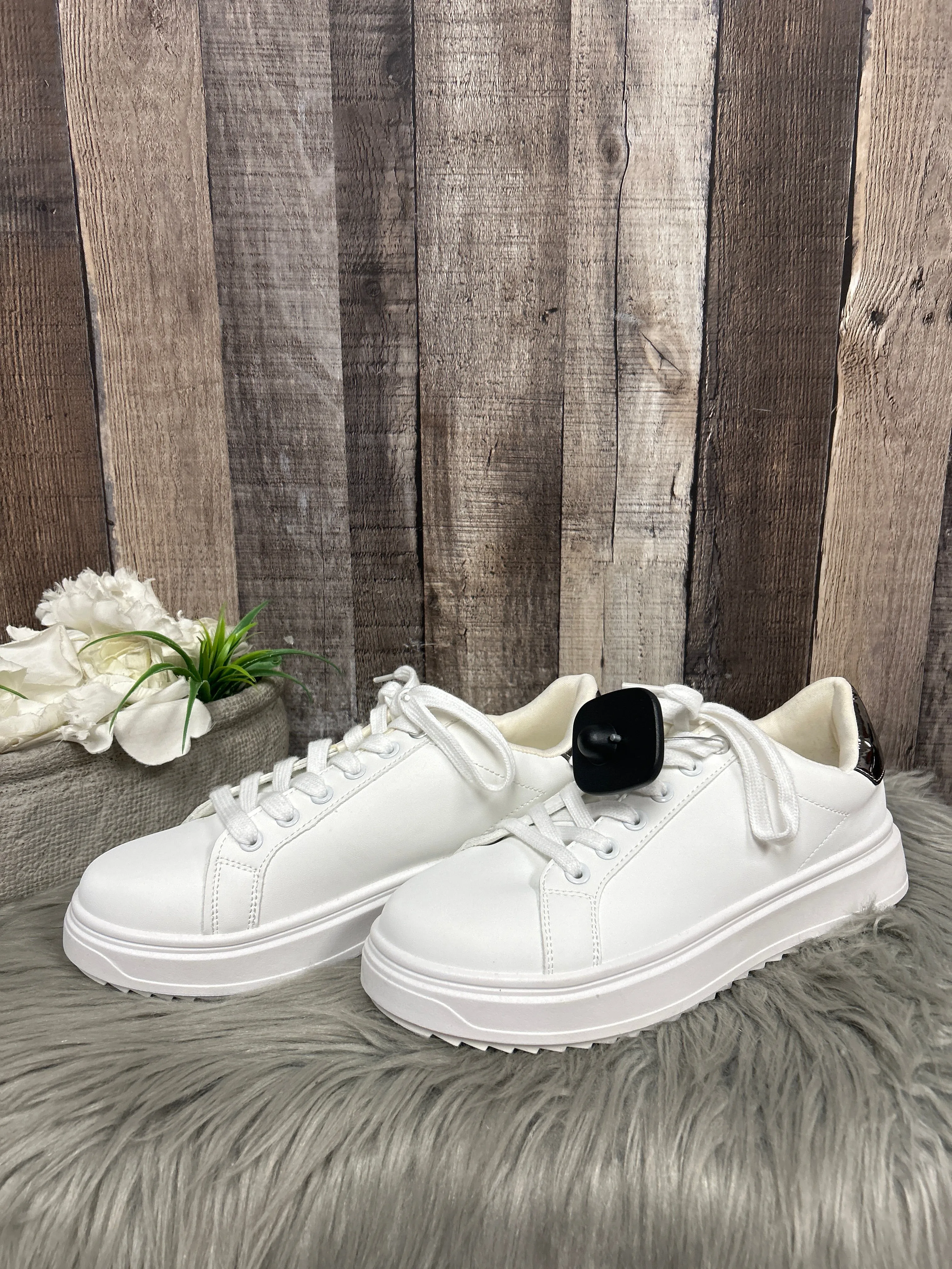 Shoes Sneakers By Madden Girl In White, Size: 8.5