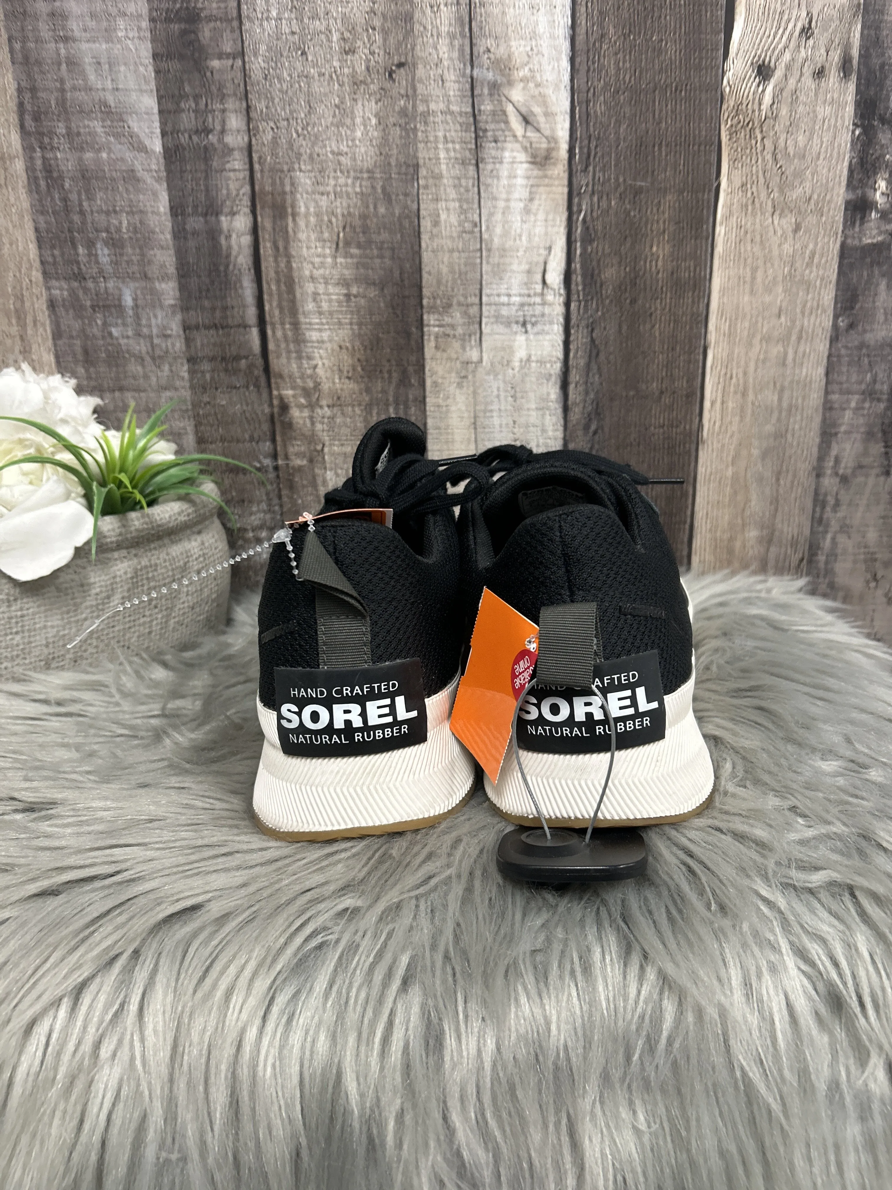 Shoes Sneakers By Sorel  Size: 9