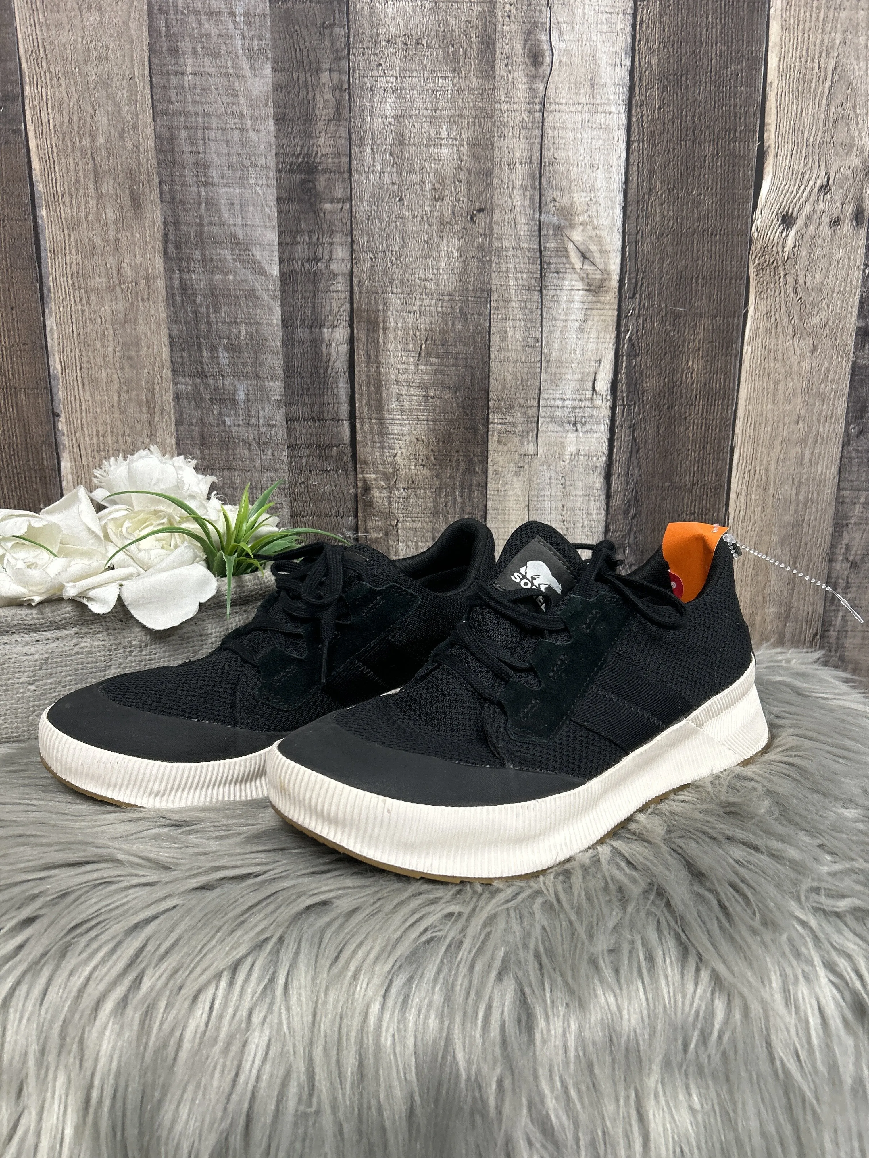 Shoes Sneakers By Sorel  Size: 9