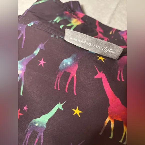 SHREDLY Women’s Size 4 Cargo Mountain Biking Shorts Bright Animal Print EUC