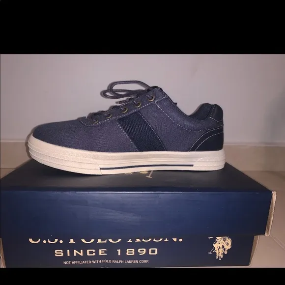 Sneaker shoes