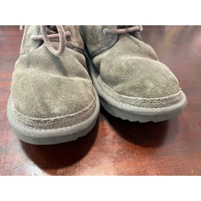 Ugg boots youth/adult size 5
