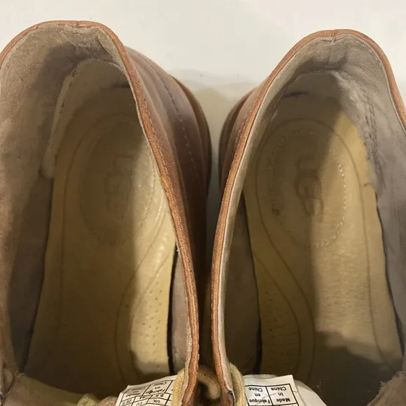 UGG Leighton Chukka Leather Boot Men's US Size 10.5 British Tan Prep School
