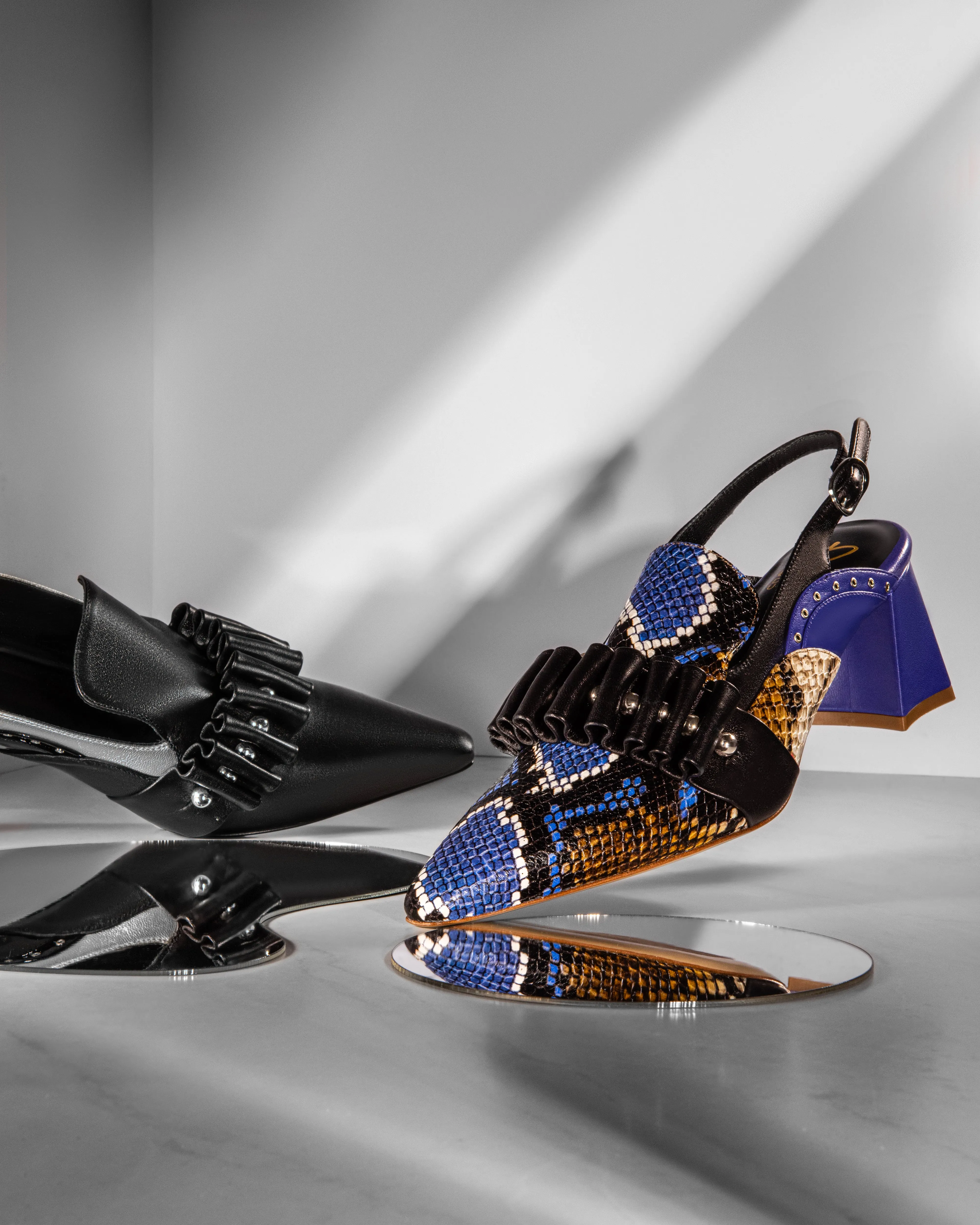 Unity Sling (Black & Silver)