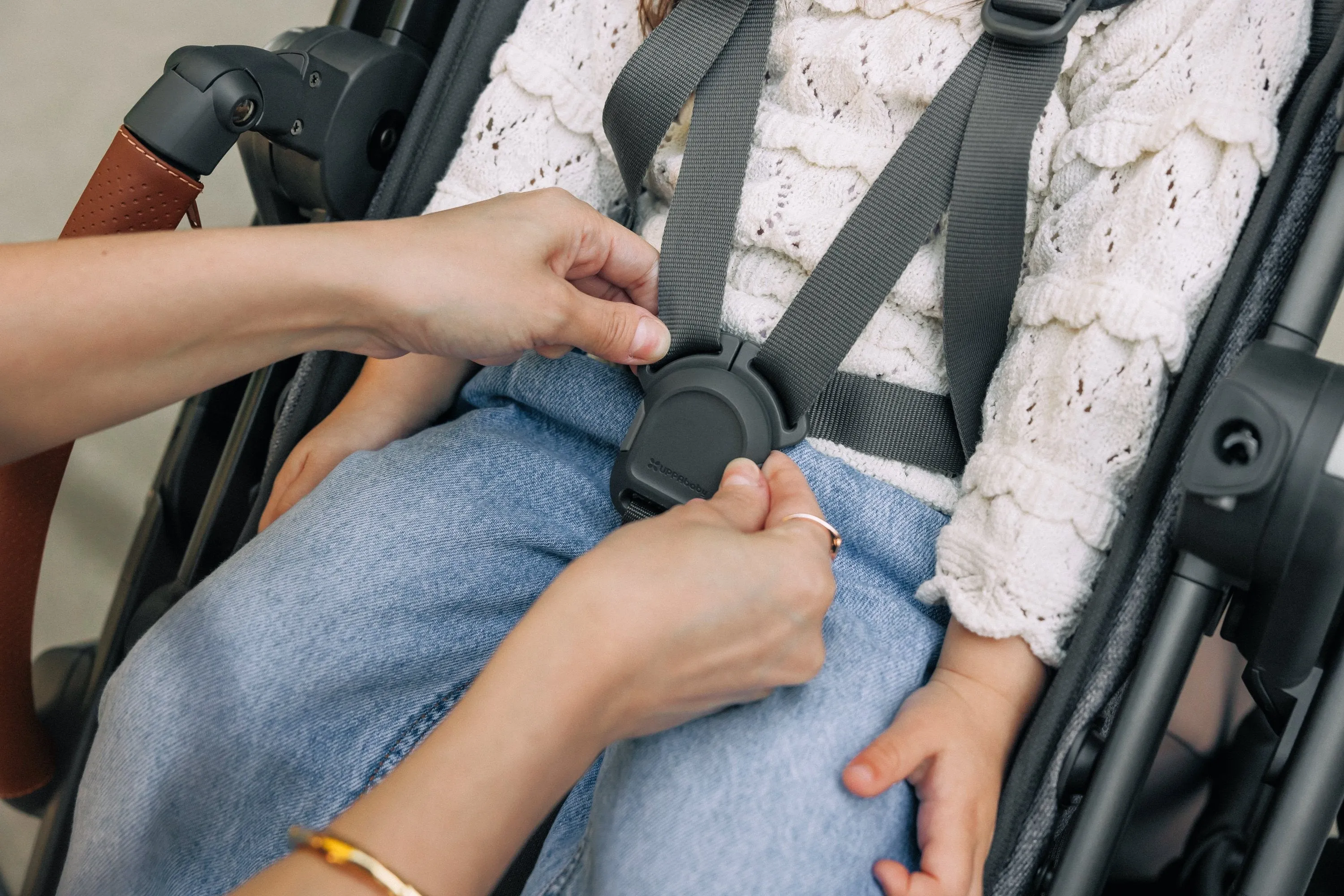UPPAbaby Vista V3 Stroller - Greyson (Charcoal Mélange/Carbon Frame/Saddle Leather)