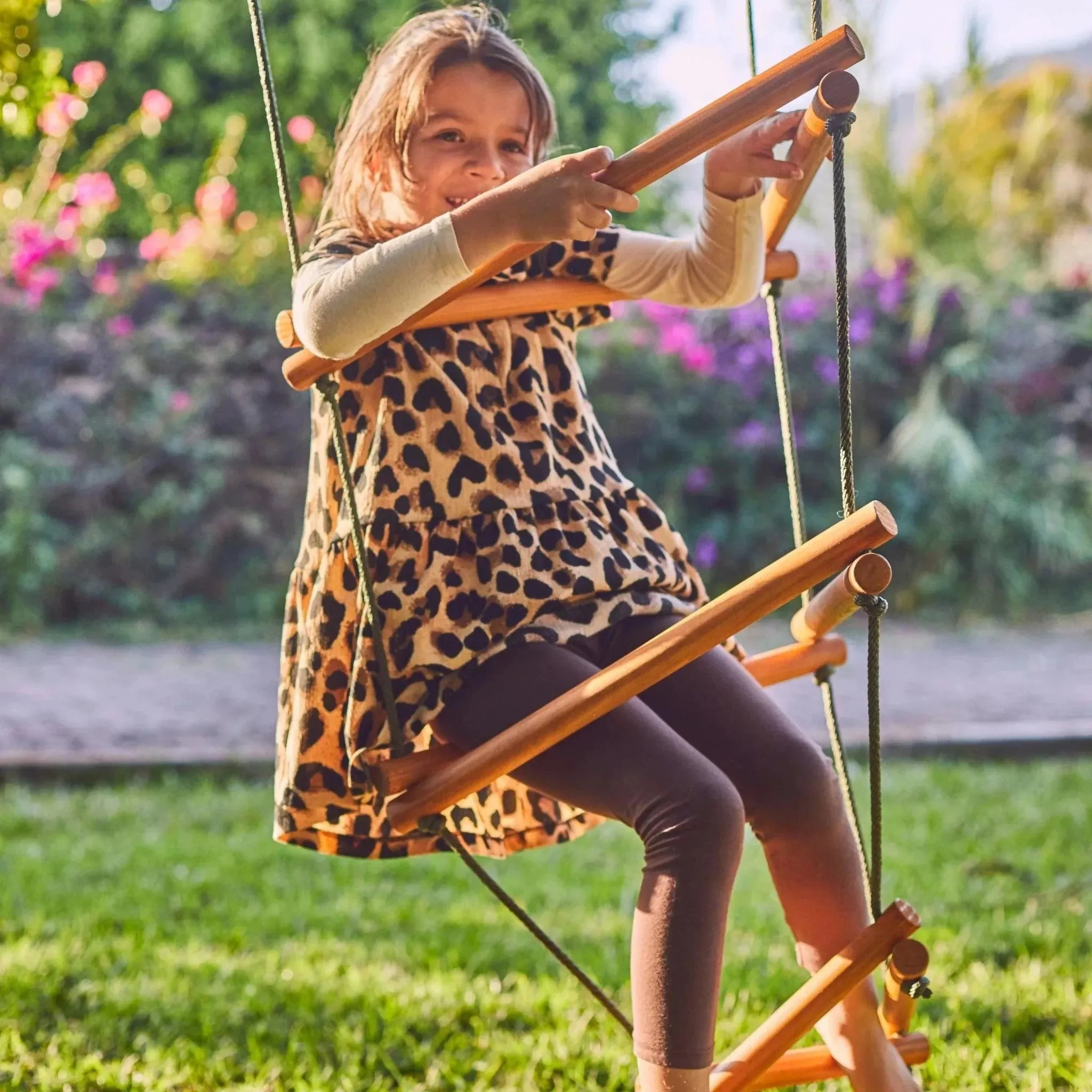 WIWIURKA WOODEN CLIMBER TRIANGULAR ROPE LADDER