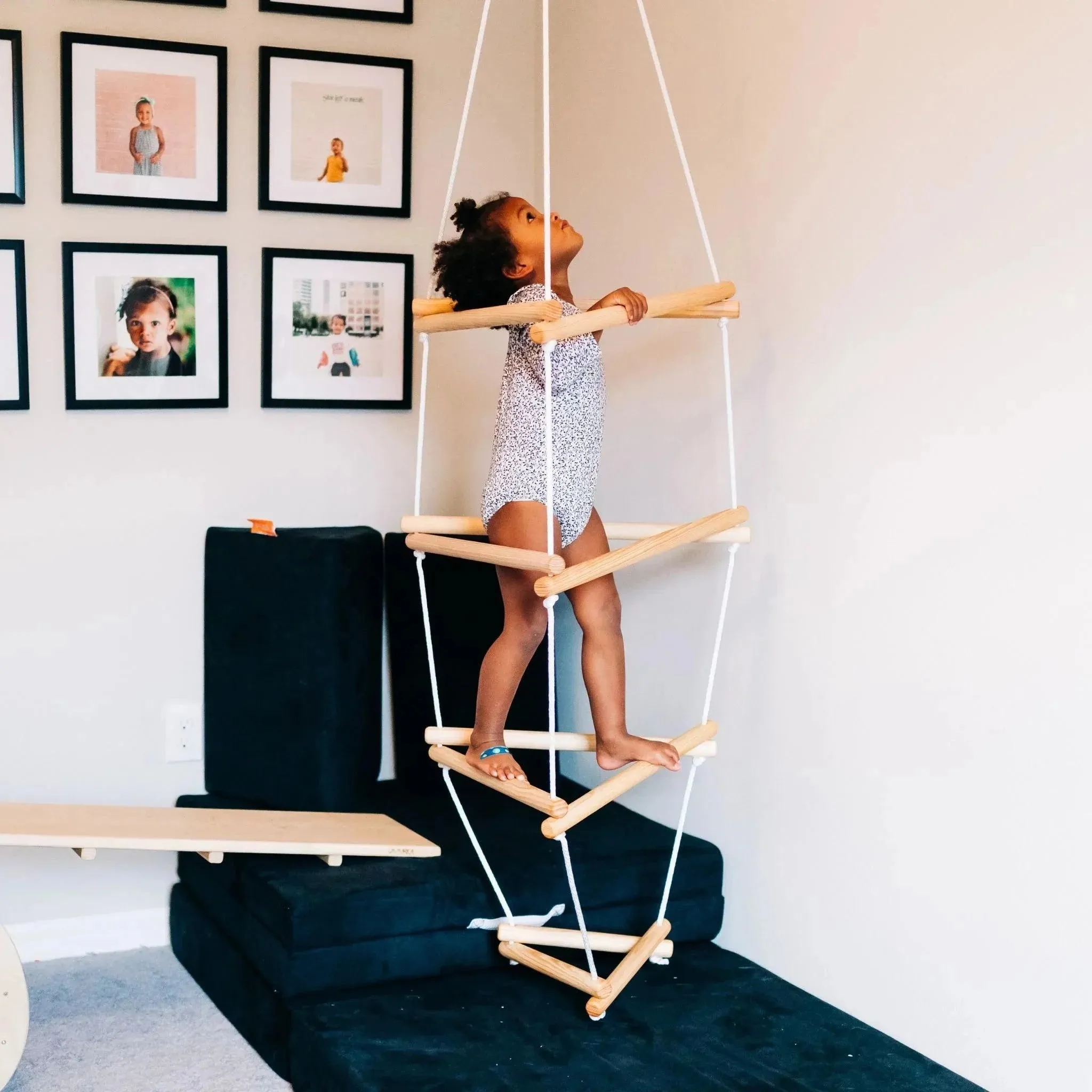 WIWIURKA WOODEN CLIMBER TRIANGULAR ROPE LADDER