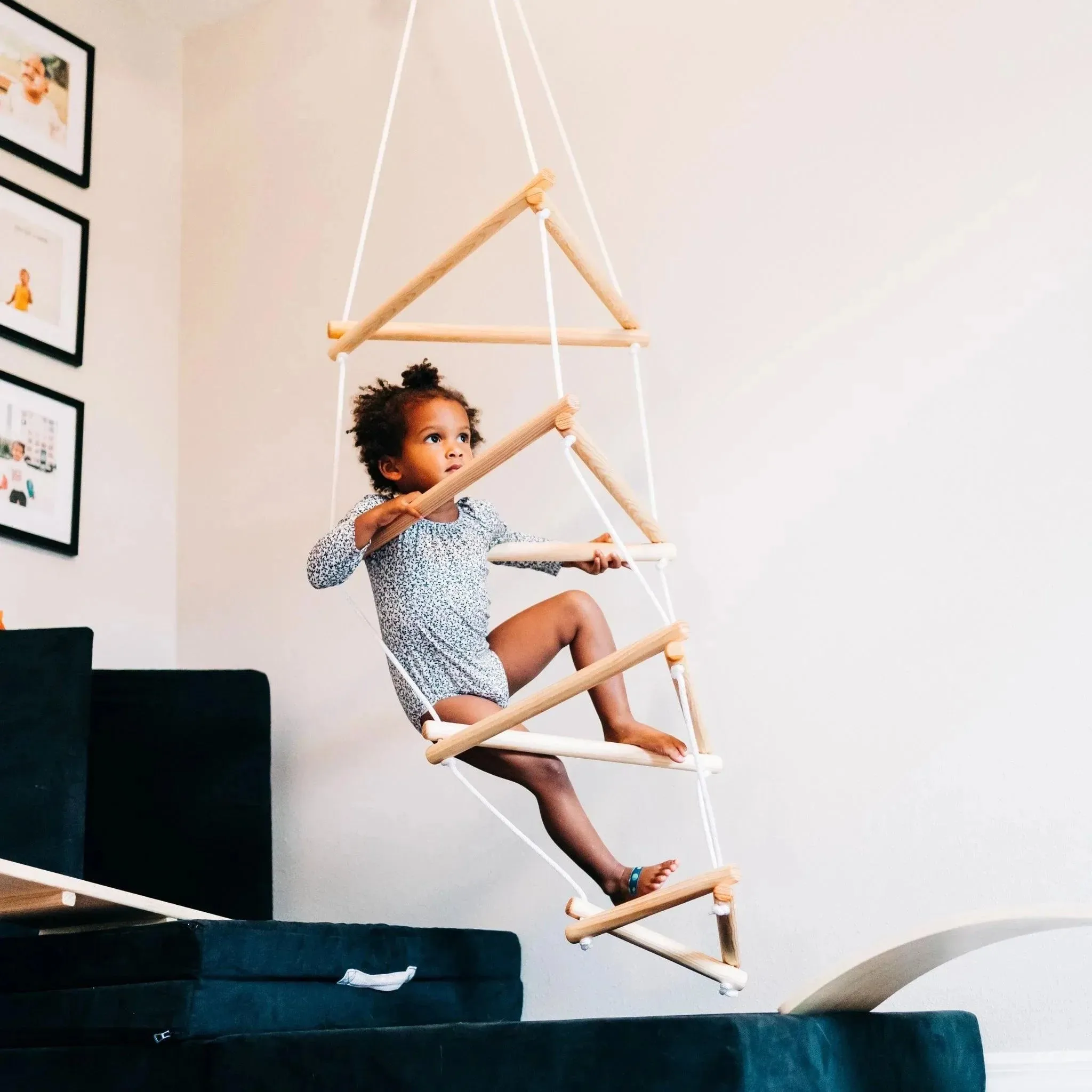 WIWIURKA WOODEN CLIMBER TRIANGULAR ROPE LADDER