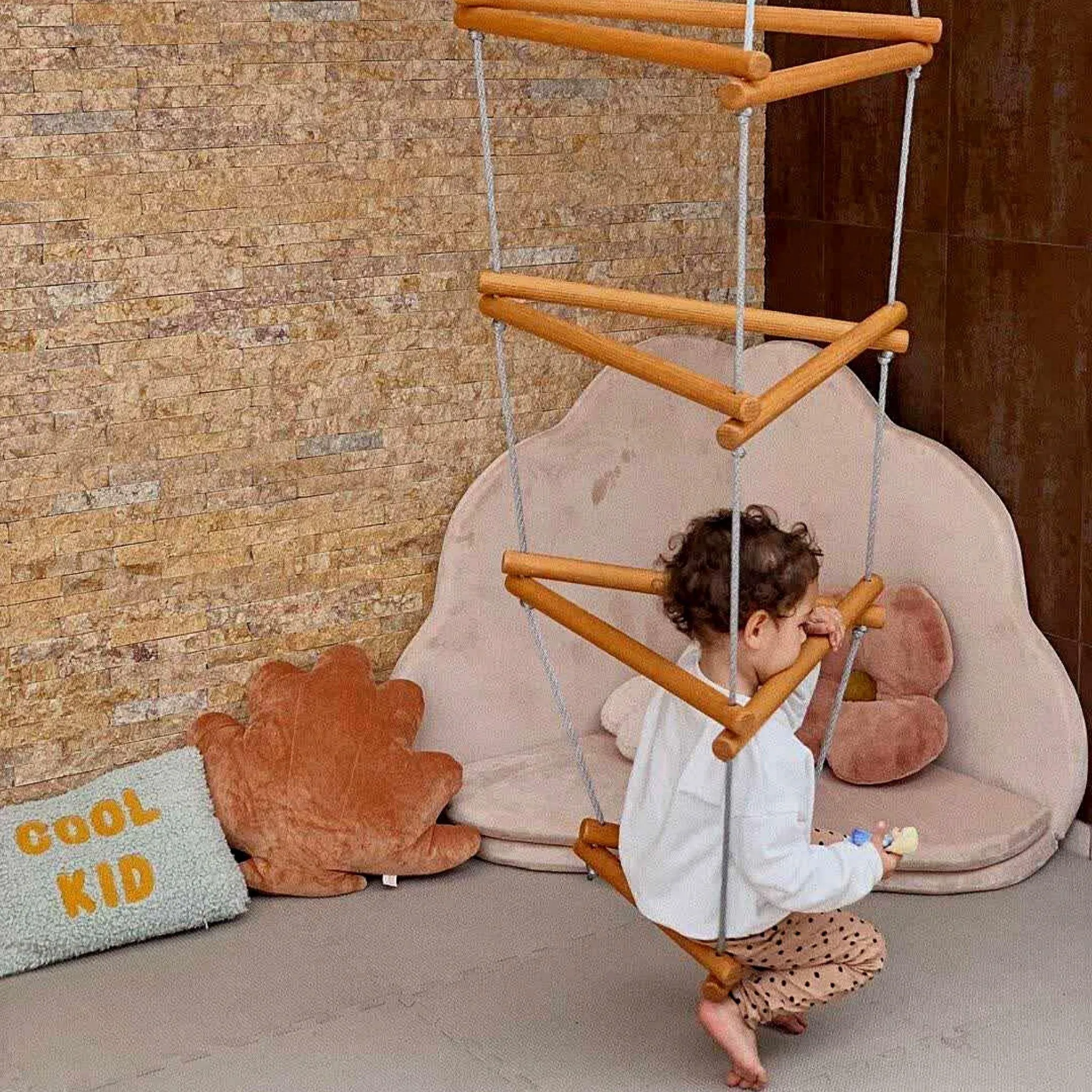 WIWIURKA WOODEN CLIMBER TRIANGULAR ROPE LADDER