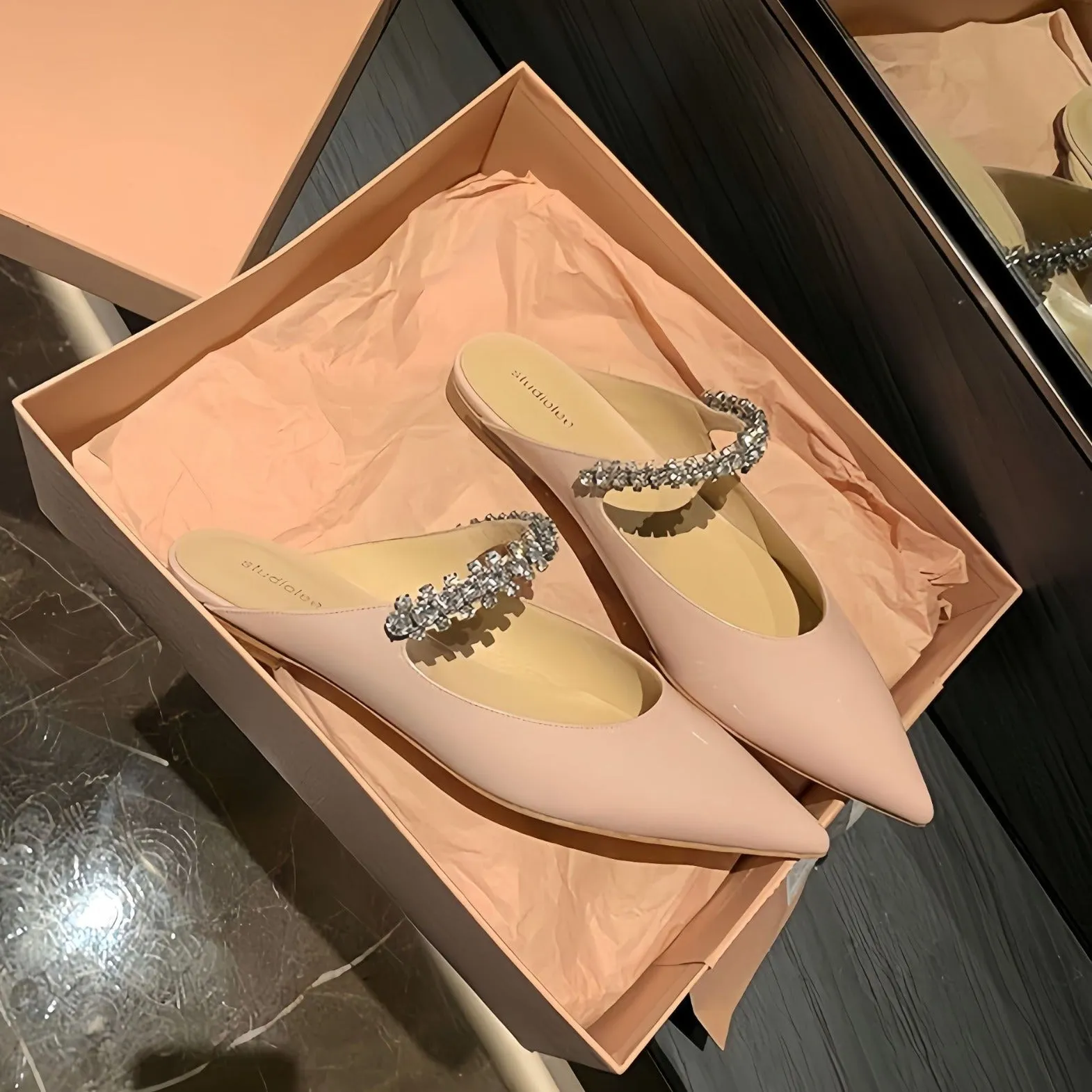 XIEYINSHE  Cowhide Version ~ Rhinestone Strap Mules Slippers Women's Summer Outer Wear Closed Toe Half Slippers Flat Slippers Half Support 2025